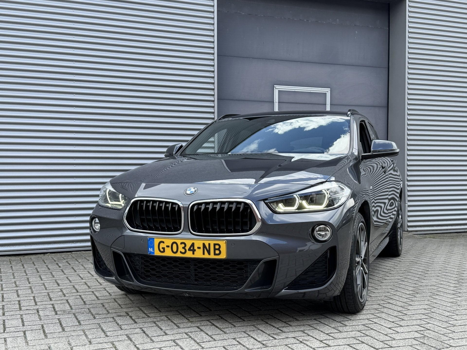 BMW X2 sDrive20i High Executive I Aut. I M-Sport I Navi, Auto's, Automatische klimaatregeling, 1435 kg, Leder en Stof, SUV of Terreinwagen