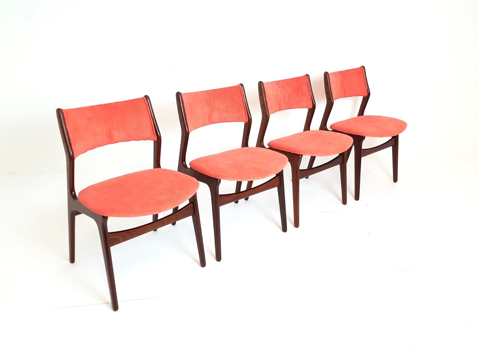 4 deense teak houten eettafel stoelen nieuw gestoffeerd, Huis en Inrichting, Twee, Overige kleuren, Nieuw, Ophalen of Verzenden