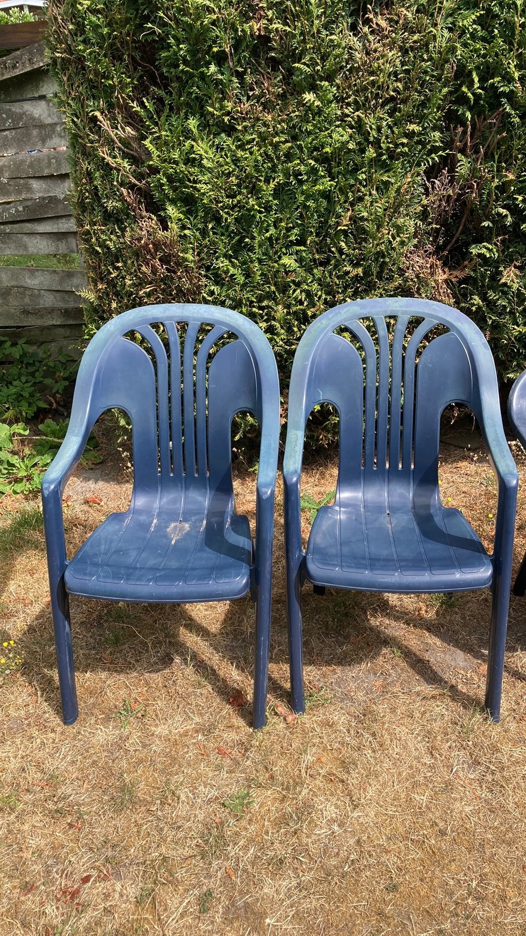 Gratis af te halen 4 blauwe plastic tuinstoelen, Tuin en Terras, Ophalen, Gebruikt, Plastic