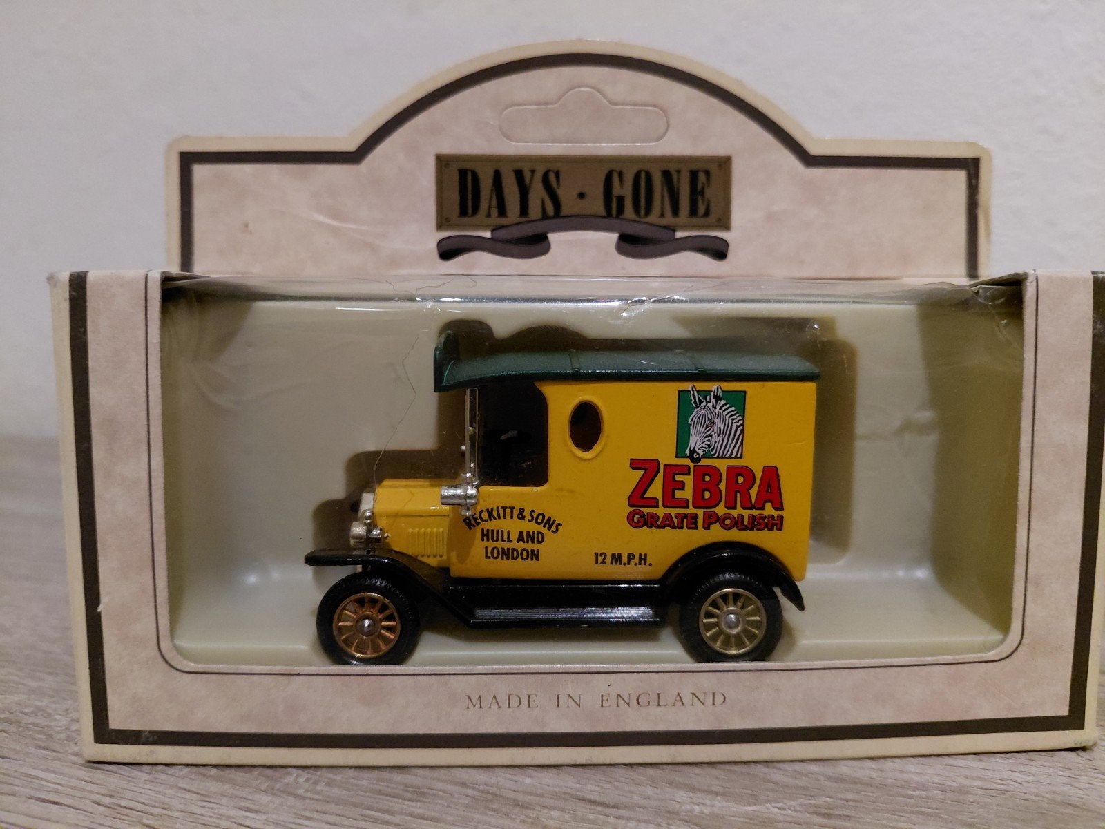 'Zebra Polish' 1920 Model 'T' Ford Van, Overige merken, Verzenden, Zo goed als nieuw, Groter dan 1:32