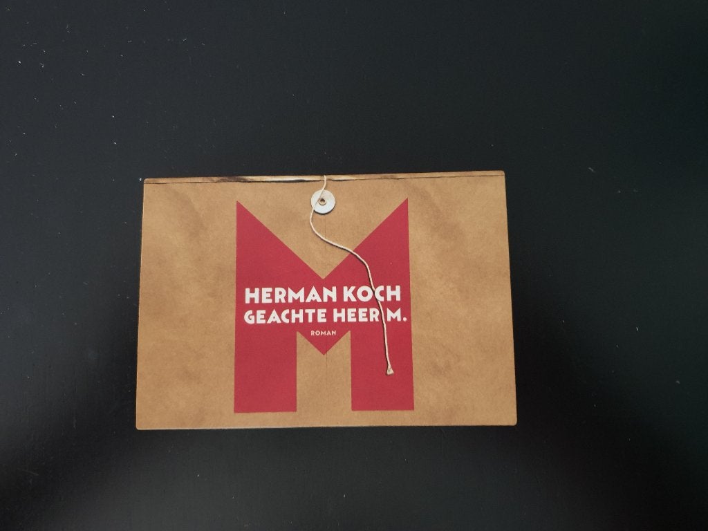 Boekje Dwarsligger nr 300- Herman Koch -Geachte Heer M., Ophalen of Verzenden, Gelezen