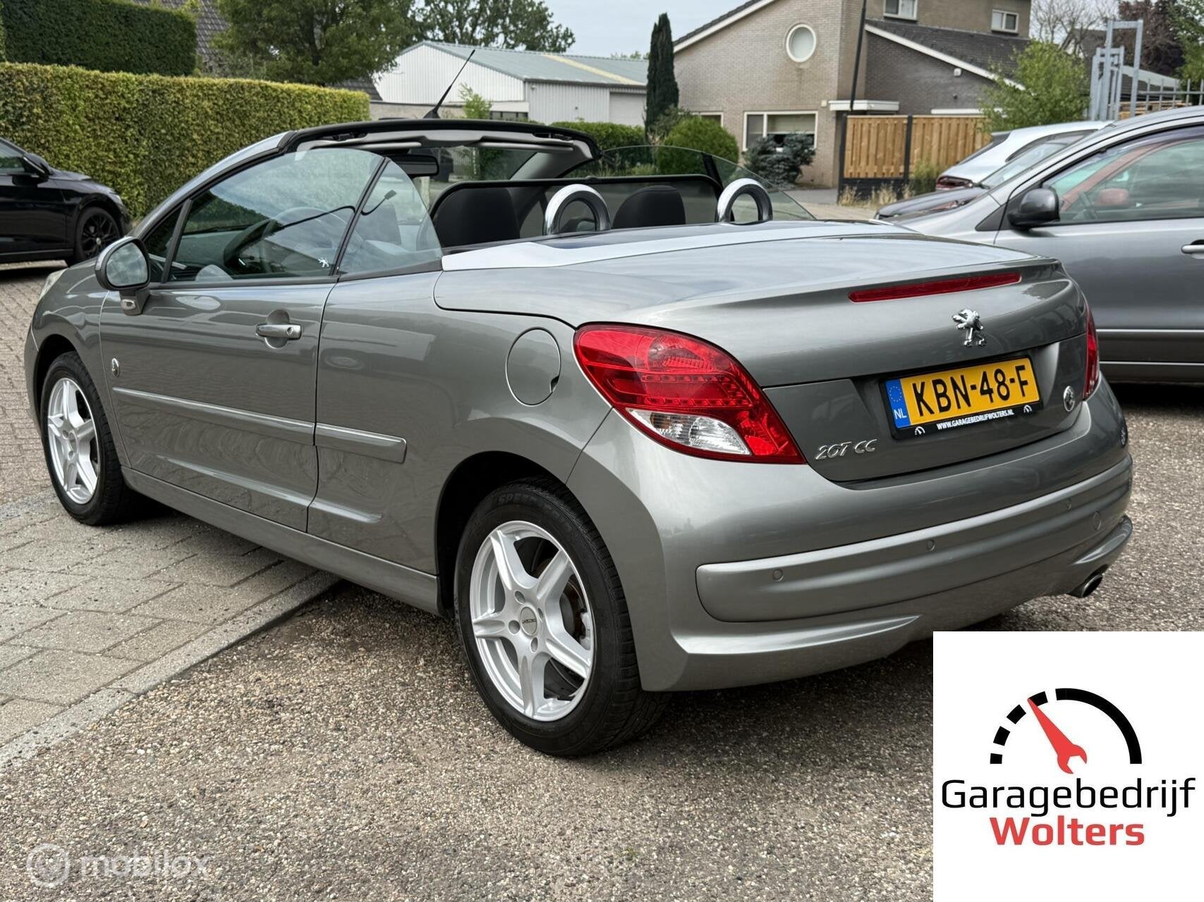 Peugeot 207 CC 1.6 VTi Roland Garros vol opties stoelverwarm, Auto's, Voorwielaandrijving, Euro 5, Gebruikt, Zwart
