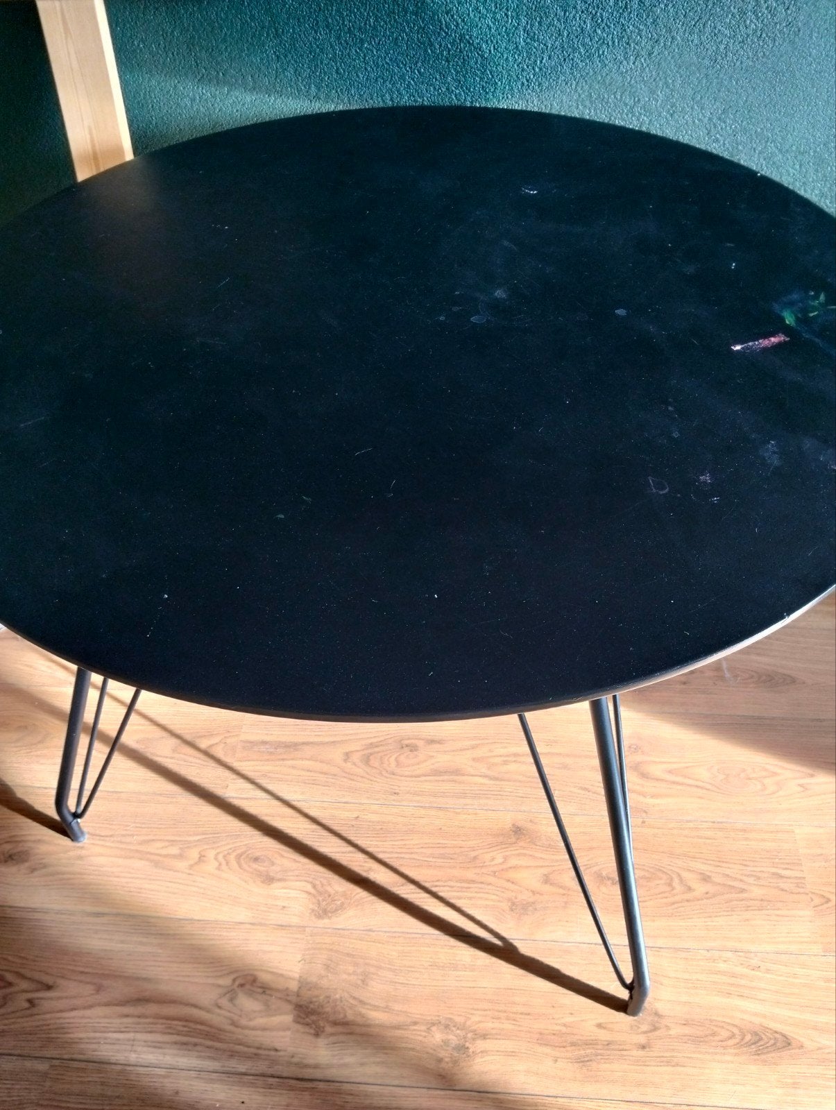 Ronde zwarte salontafel met hairpin poten (Ø 110 cm), Huis en Inrichting, Tafels | Eettafels, Overige houtsoorten, Gebruikt, Modern, Industrieel