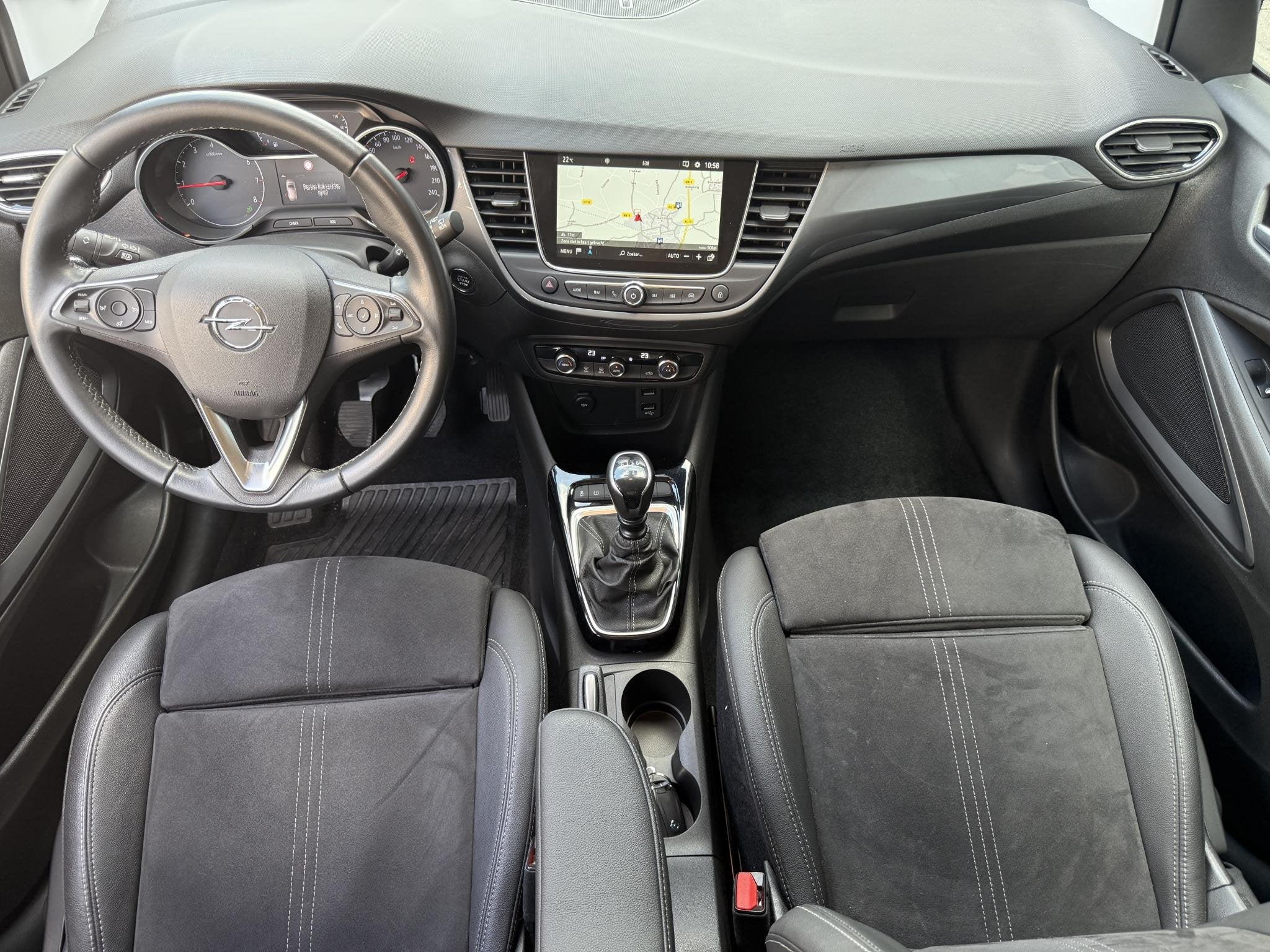 Opel Crossland 1.2 Turbo Ultimate / AGR Comfortstoelen / Nav, Auto's, Opel, 840 kg, Gebruikt, 1199 cc, Alcantara