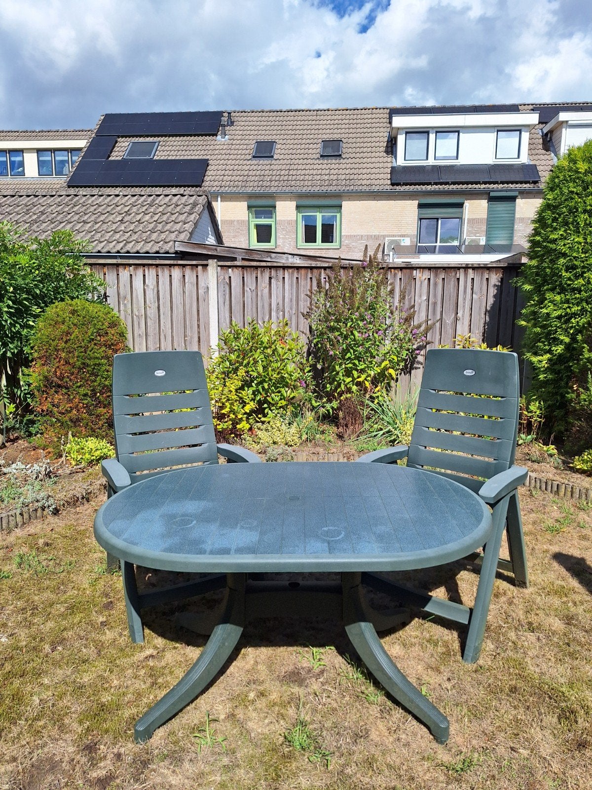Gratis stevige hartman tuintafel met 2 stoelen., Ophalen, Gebruikt, Rechthoekig, Kunststof