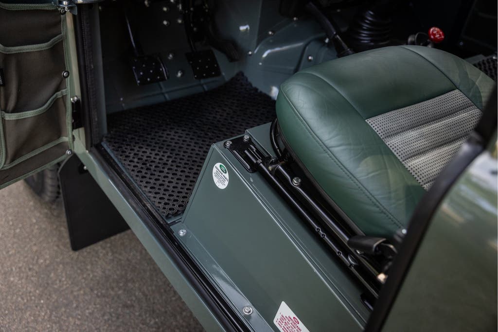 Land Rover Defender 90 benzine 2.5 gerestaureerd Wegenbelast, foto 8
