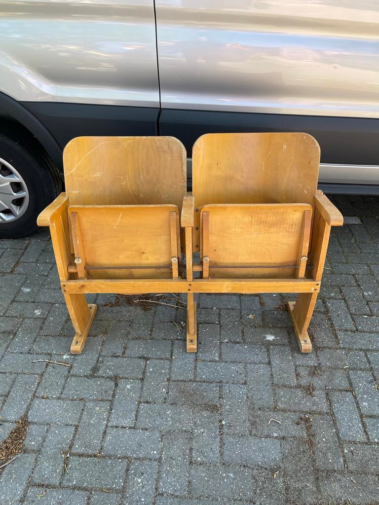 Vintage houten bioscoopstoelen - set van 2 en 3 zits, Antiek en Kunst, Antiek | Meubels | Stoelen en Banken, Ophalen