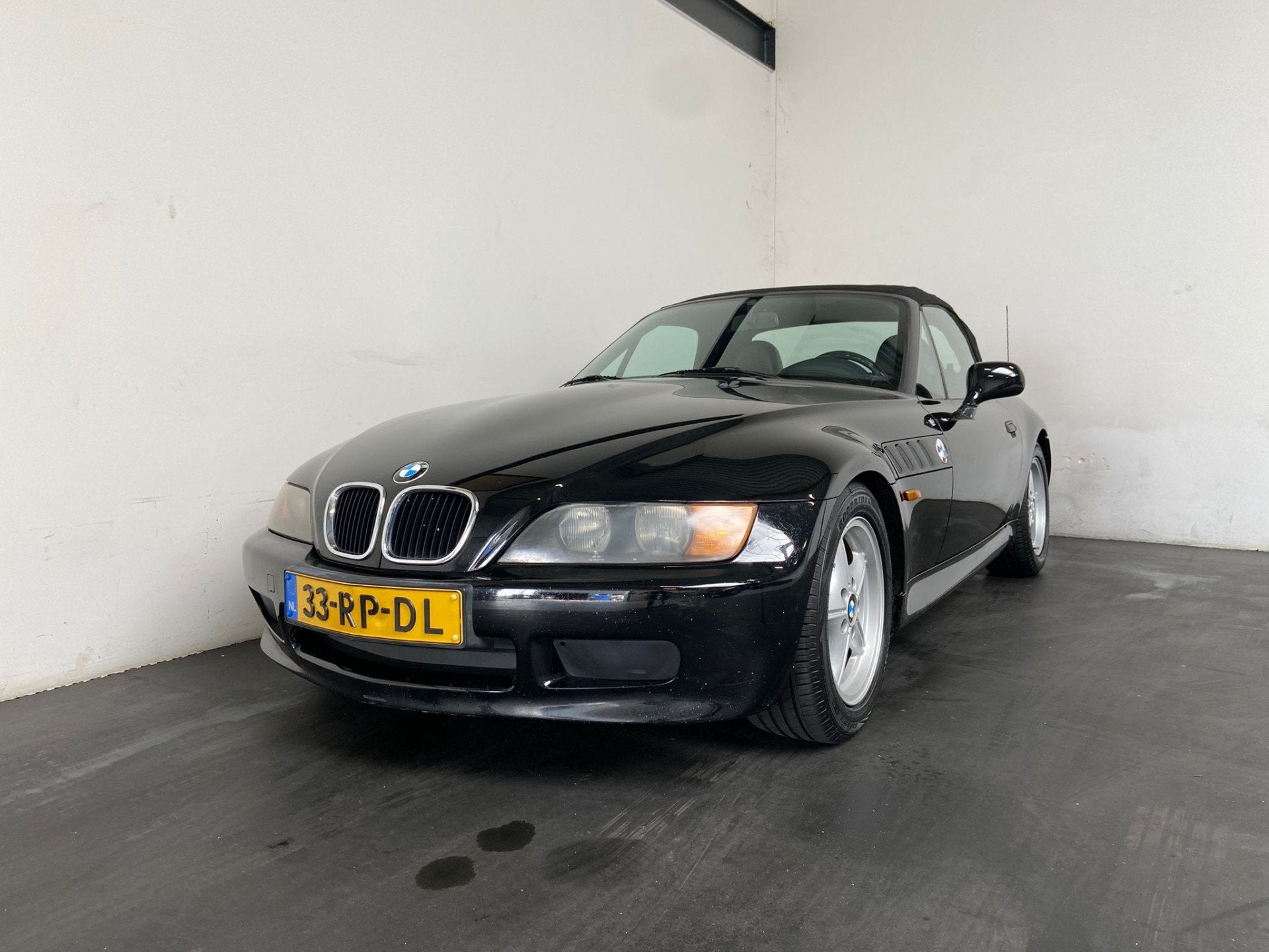 BMW Z3 Roadster 1.8. Stoelverwarming! (bj 1996), Auto's, Achterwielaandrijving, Cabriolet, Zwart, Leder