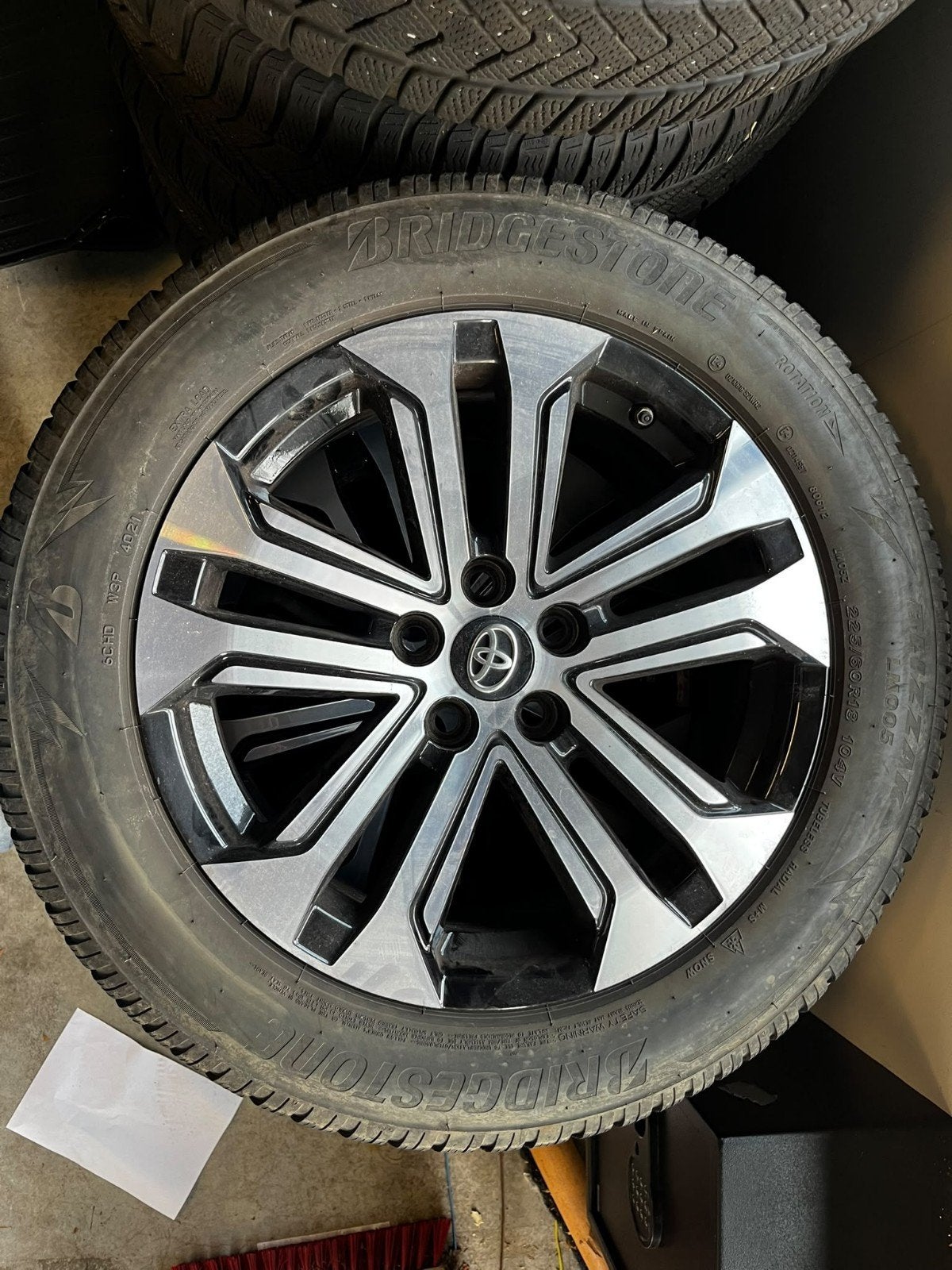 Originele Toyota RAV4 velgen met goede winterbanden, Auto-onderdelen, Ophalen, 18 inch, Banden en Velgen, Winterbanden