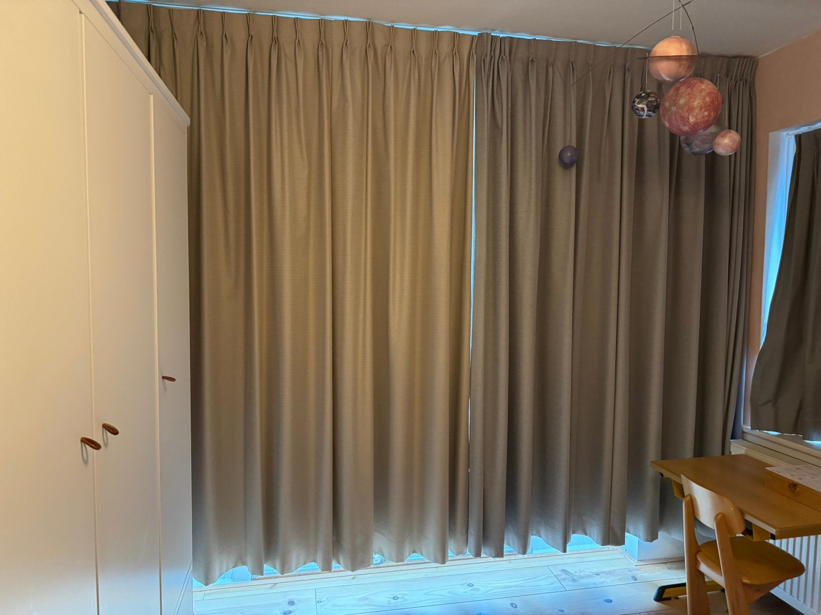 Grey blackout curtains, Ophalen, 215 cm, 235 cm, Zo goed als nieuw