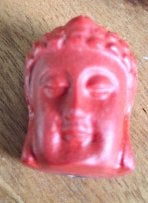 Natuurlijke cinnabar focal bead Boeddha. 24x19x16 mm., Ophalen of Verzenden, Nieuw, Kraal