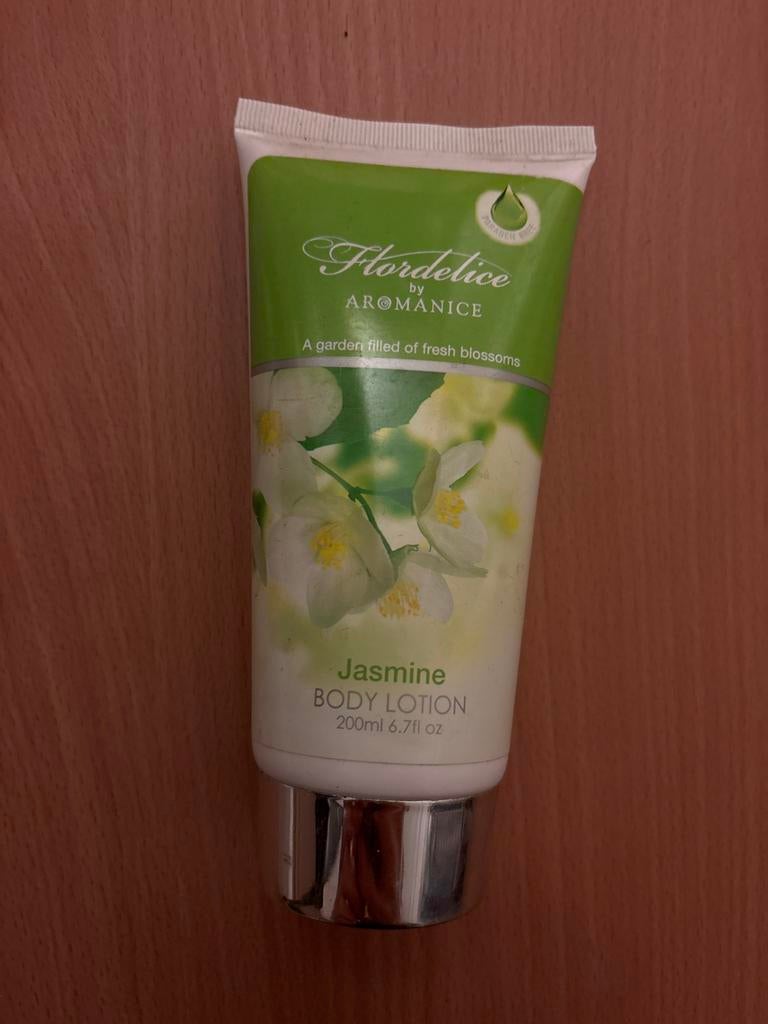 Twee ongebruikte bodylotions: Flordelice Jasmijn & RobinRose, Ophalen of Verzenden, Zo goed als nieuw, Gehele gezicht