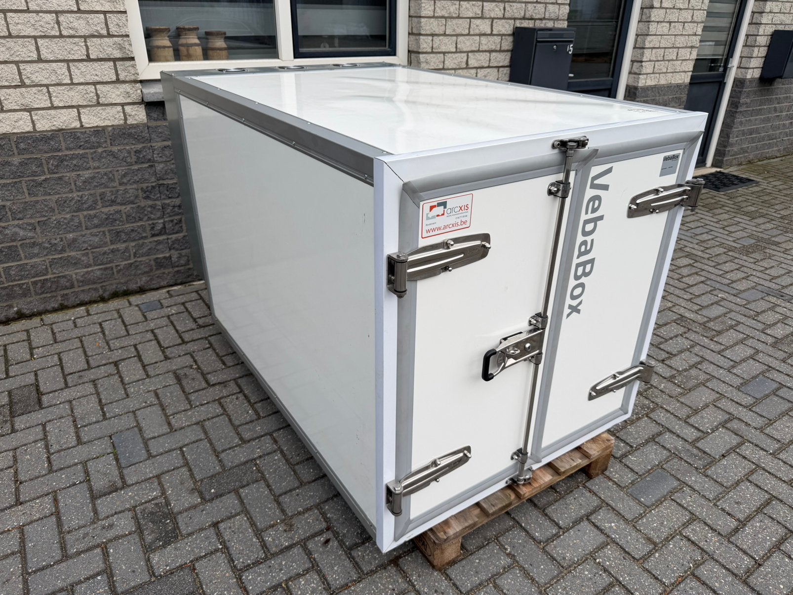 Vebabox koelen en vriezen 180x110x110 op 220 volt en 12 volt