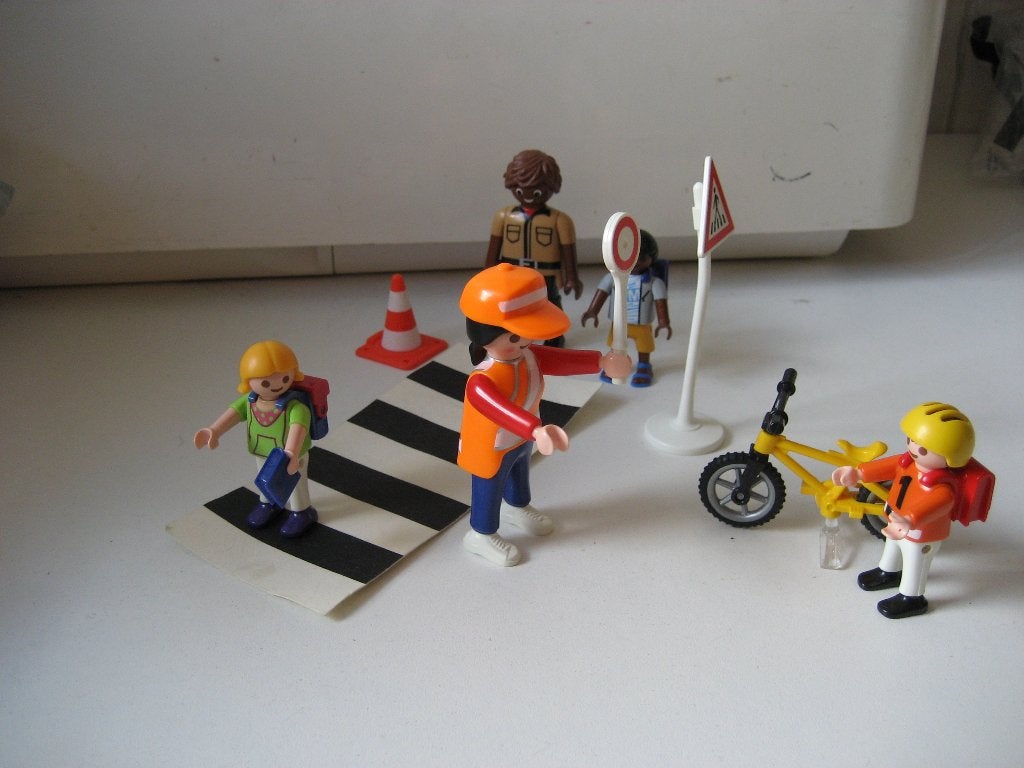 playmobil klaarover bij zebrapad met voetgangers en fietsers, Ophalen of Verzenden, Zo goed als nieuw