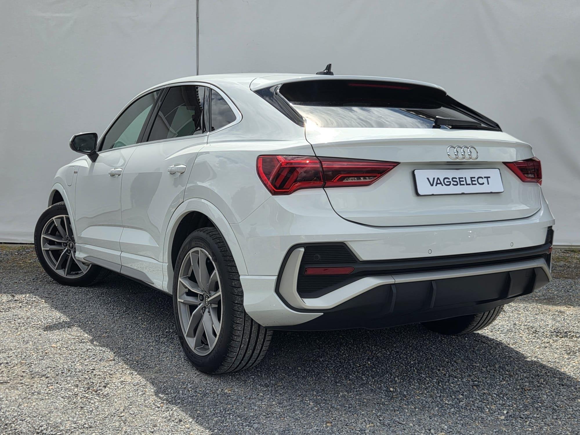 Audi Q3 Sportback 45 TFSI e S Edition // proefrit mogelijk, Auto's, Gebruikt, 150 pk, Wit, Plug-in hybride