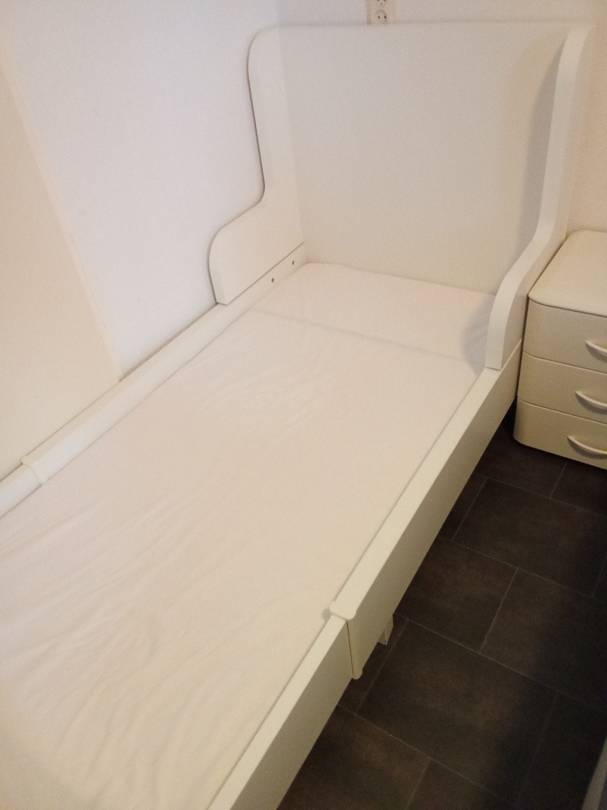 Wit meegroei bed Busunge Ikea, Kinderen en Baby's, Ophalen, Zo goed als nieuw