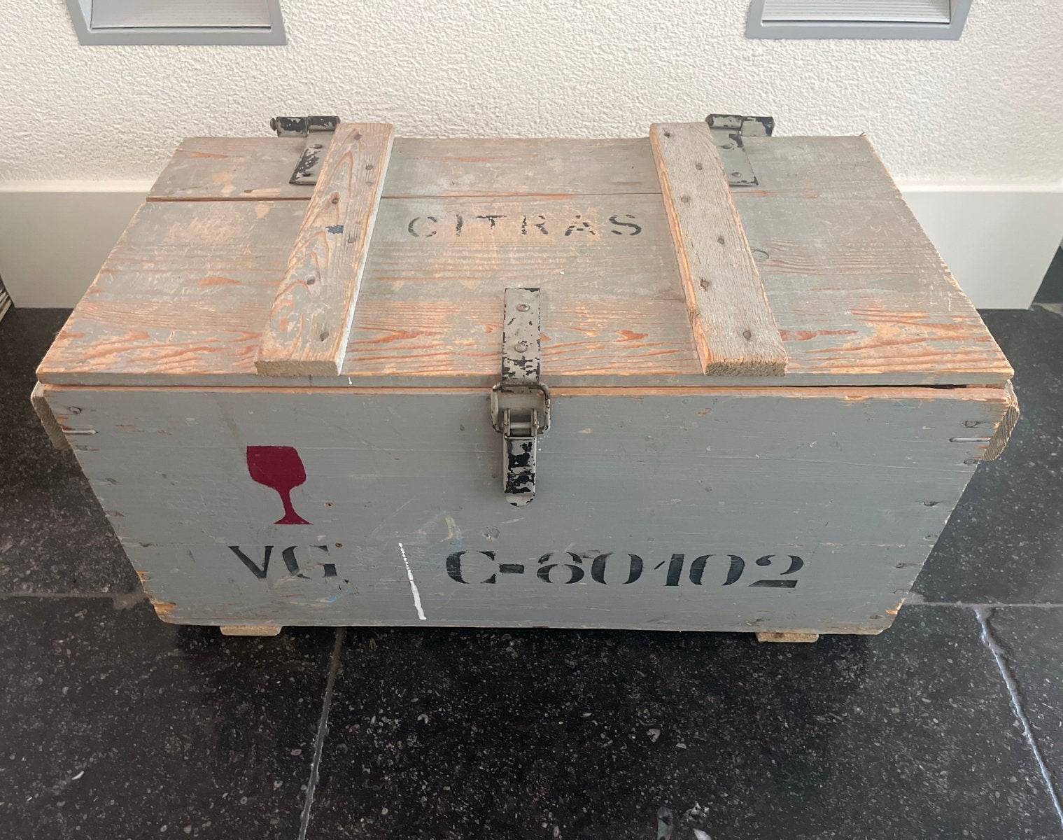 Vintage houten kist met opschrift - 57x30x28 cm, Ophalen, Minder dan 50 cm, Gebruikt, 50 tot 100 cm