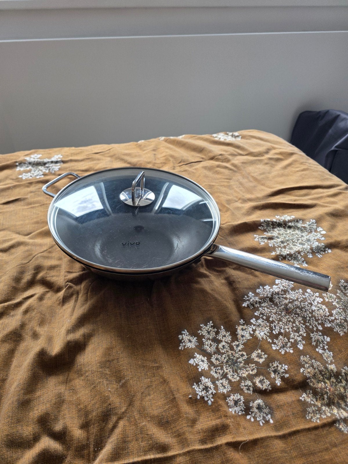 Vivo keramische wokpan - 31 cm met deksel, Huis en Inrichting, Keuken | Potten en Pannen, Gebruikt, Ophalen of Verzenden, Steen/keramiek