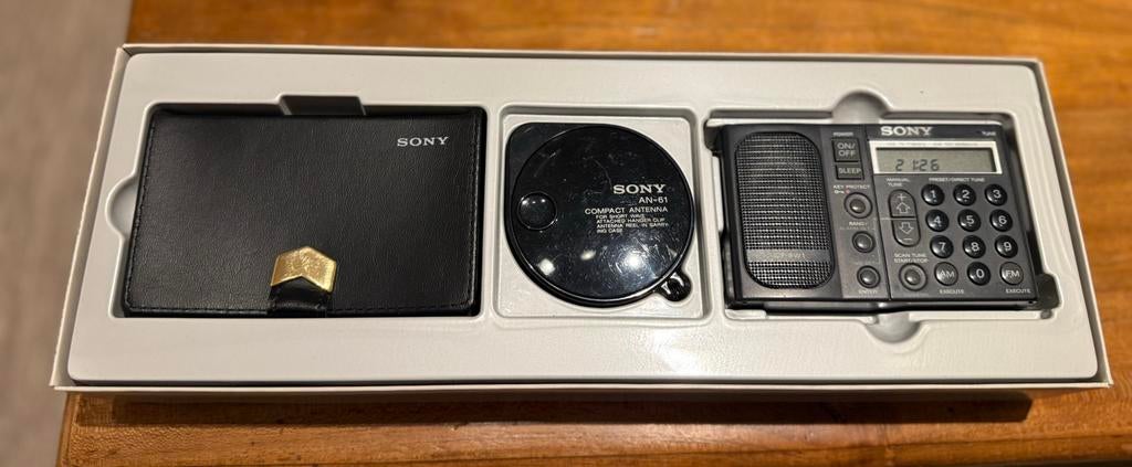 Sony ICF-SW1E - SW1 - Leather case - AN-61 Compact Antenna, Ophalen of Verzenden, Gebruikt, Wereldontvanger