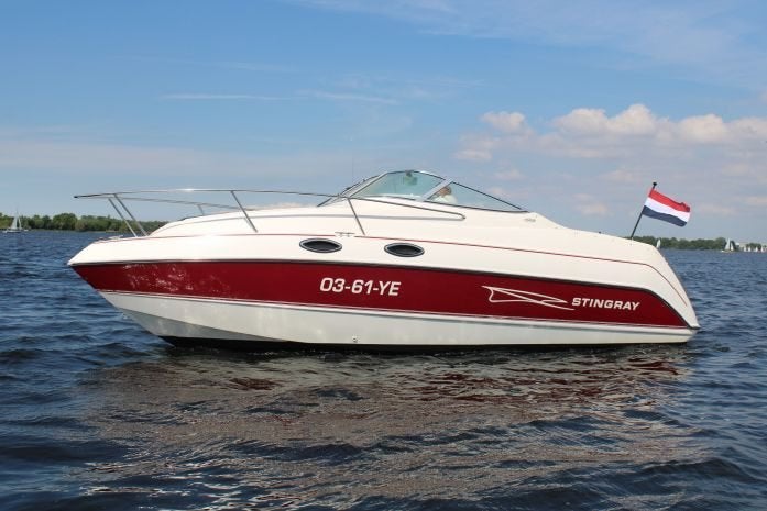 Stingray 240 CS (7.20m) + trailer 3500kg | Topstaat, Watersport en Boten, Motorboten en Motorjachten, Overige merken, Binnenboordmotor