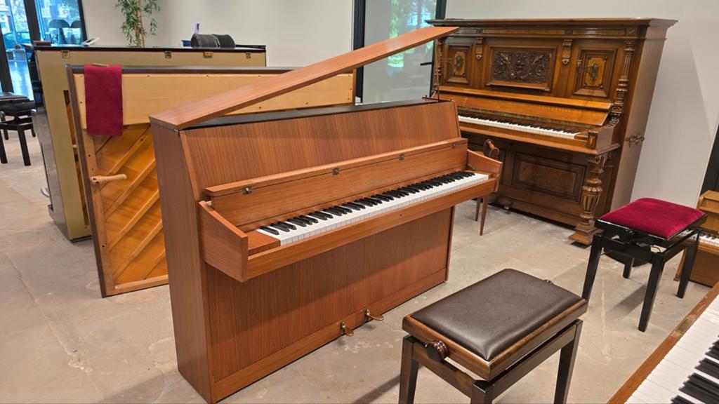Compacte Schimmel piano moet 31 mei weg teab, Muziek en Instrumenten, Piano's, Ophalen of Verzenden, Gebruikt, Bruin, Piano