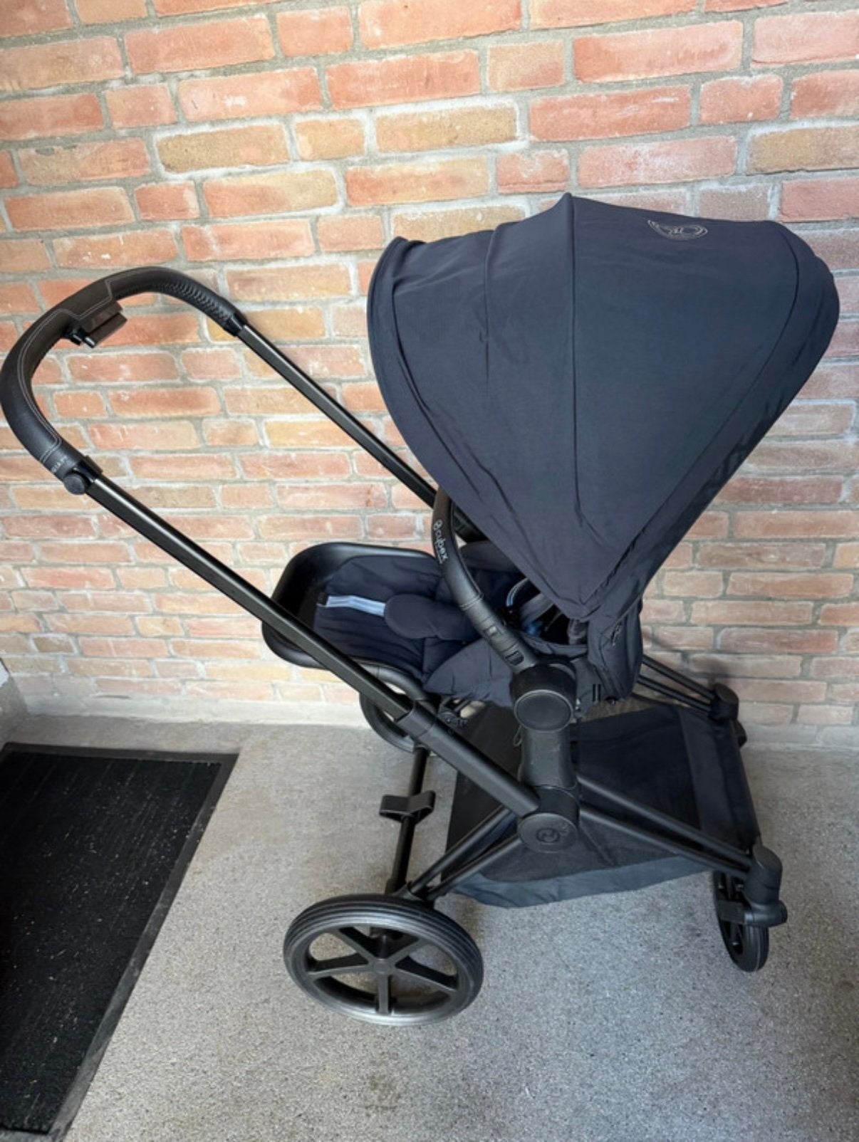 Cybex Priam 4 Sepia Black/Matt black + Gratis accessoires, Kinderen en Baby's, Buggy's, Ophalen, Zo goed als nieuw, Voetenzak