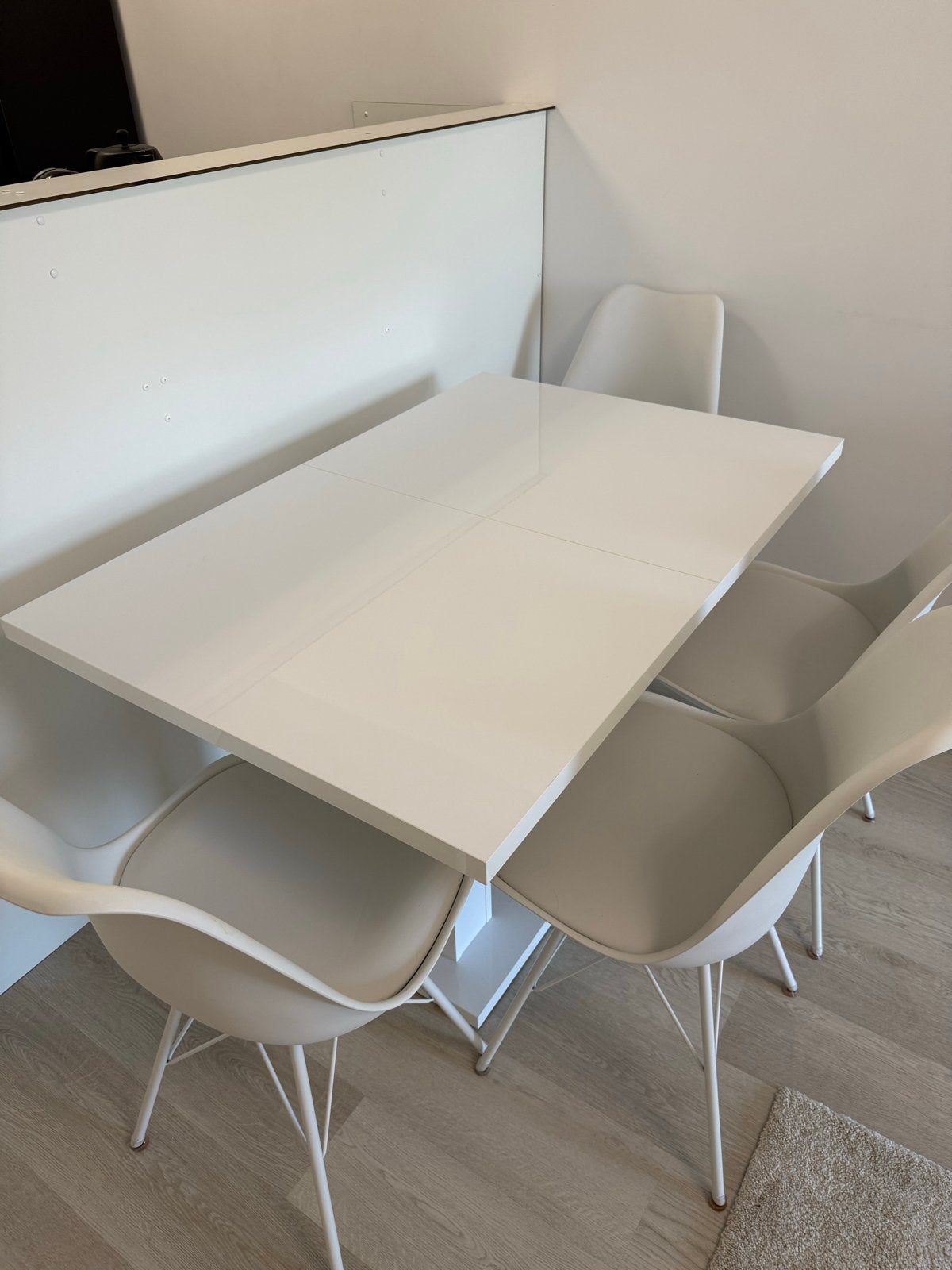 Uitschuifbare eettafel met 4 stoelen - Wit hoogglans, Huis en Inrichting, Ophalen, Kunststof, 100 tot 150 cm, 50 tot 100 cm