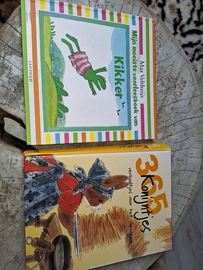 2 leeskinderboeken. Kikker en 365 verhaaltjes, Boeken, Kinderboeken | Kleuters, Ophalen of Verzenden, Zo goed als nieuw, Sprookjes