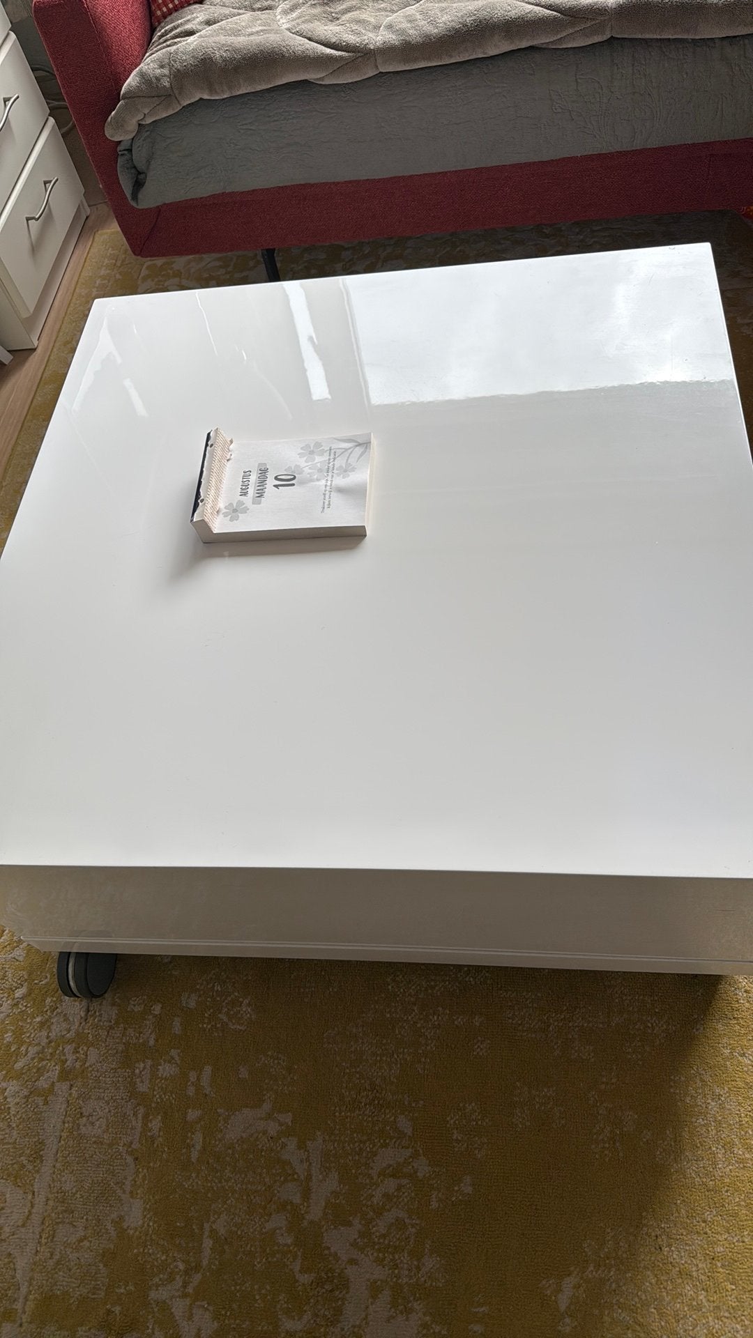 Witte salontafel op wielen - Modern en praktisch, Ophalen, Kunststof, 50 tot 100 cm, Vierkant
