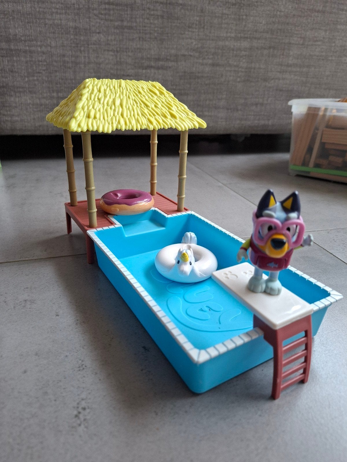 Bluey zwembad speelset met figuur en accessoires, Ophalen of Verzenden, Zo goed als nieuw
