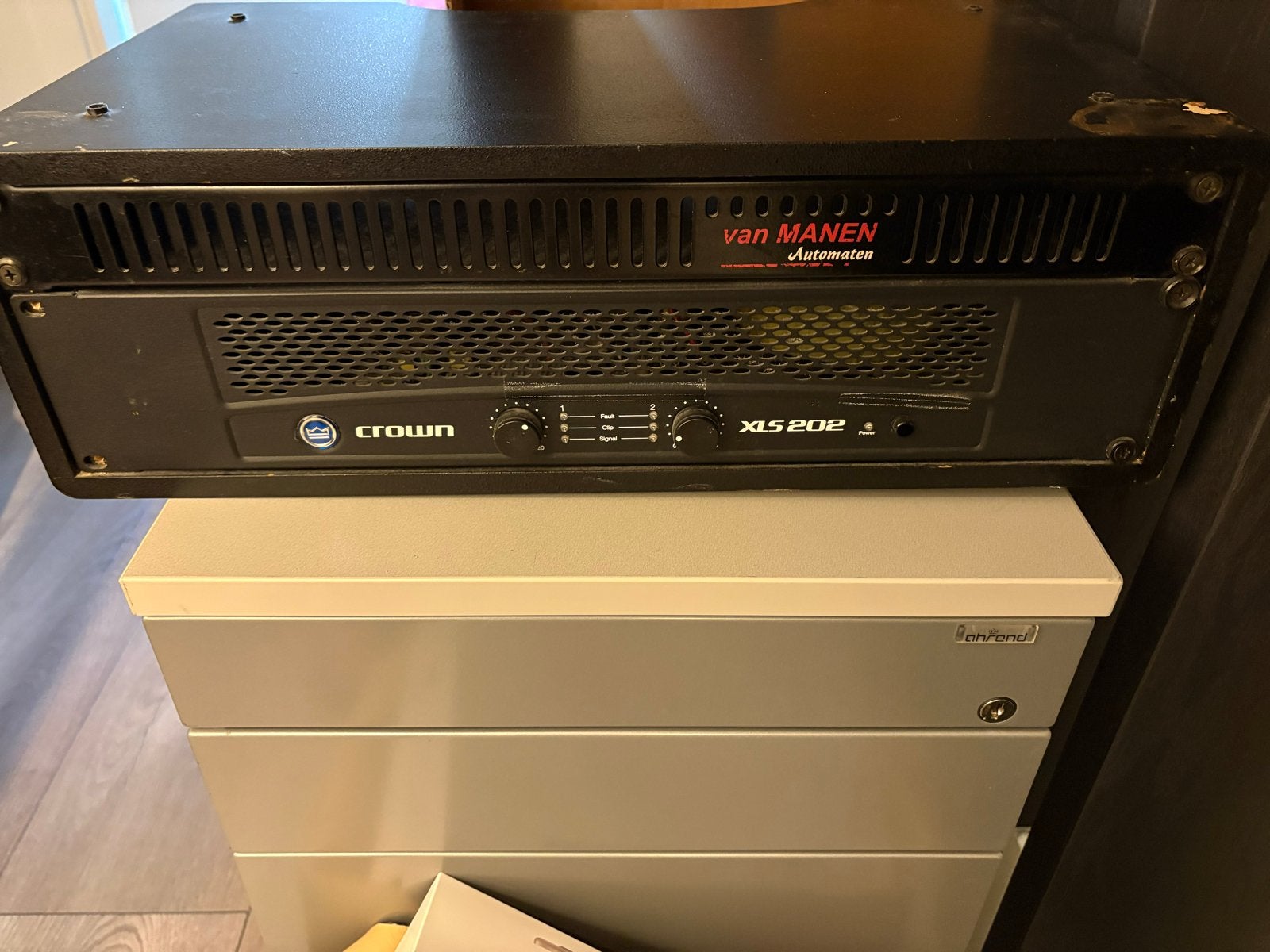 Crown XLS 202 Eindversterker, Overige merken, Gebruikt, Ophalen of Verzenden, 120 watt of meer