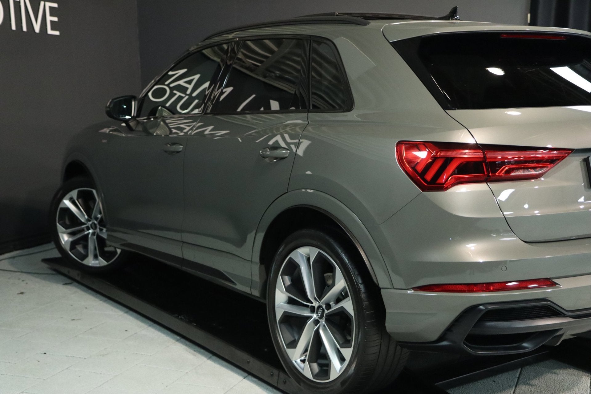 Audi Q3 45 TFSI Quattro 3x S-Line / PANO / B&O / ACC / KEYLE, Auto's, Gebruikt, Zwart, 1984 cc, Bedrijf