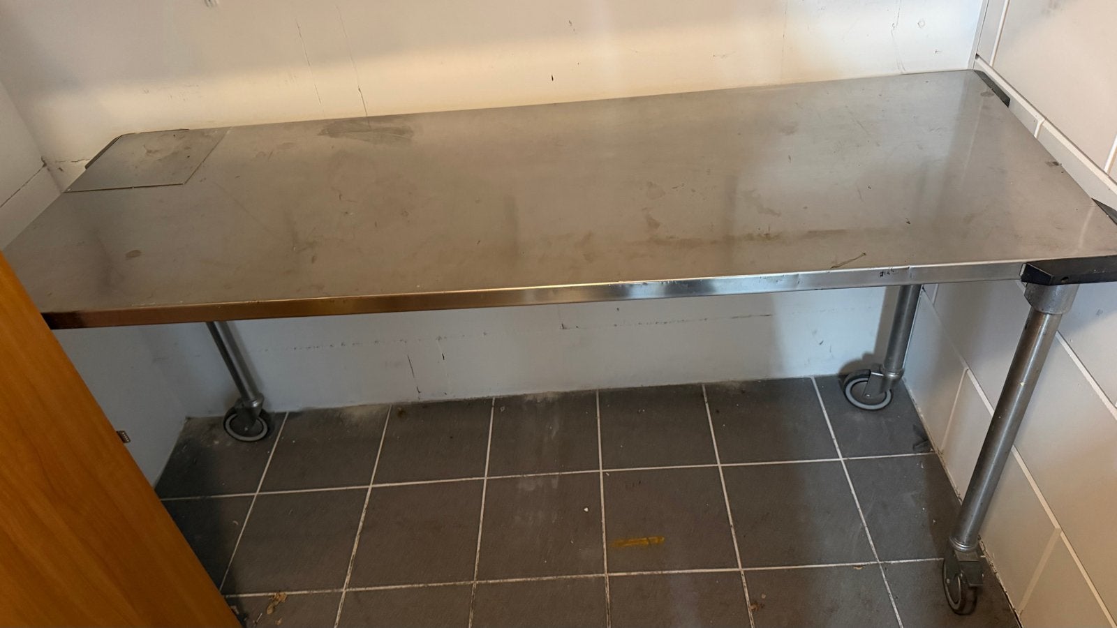 Robuuste ijzeren tafel op wielen - 188x79x90cm, Doe-het-zelf en Verbouw, Werkbanken, Ophalen of Verzenden, Gebruikt