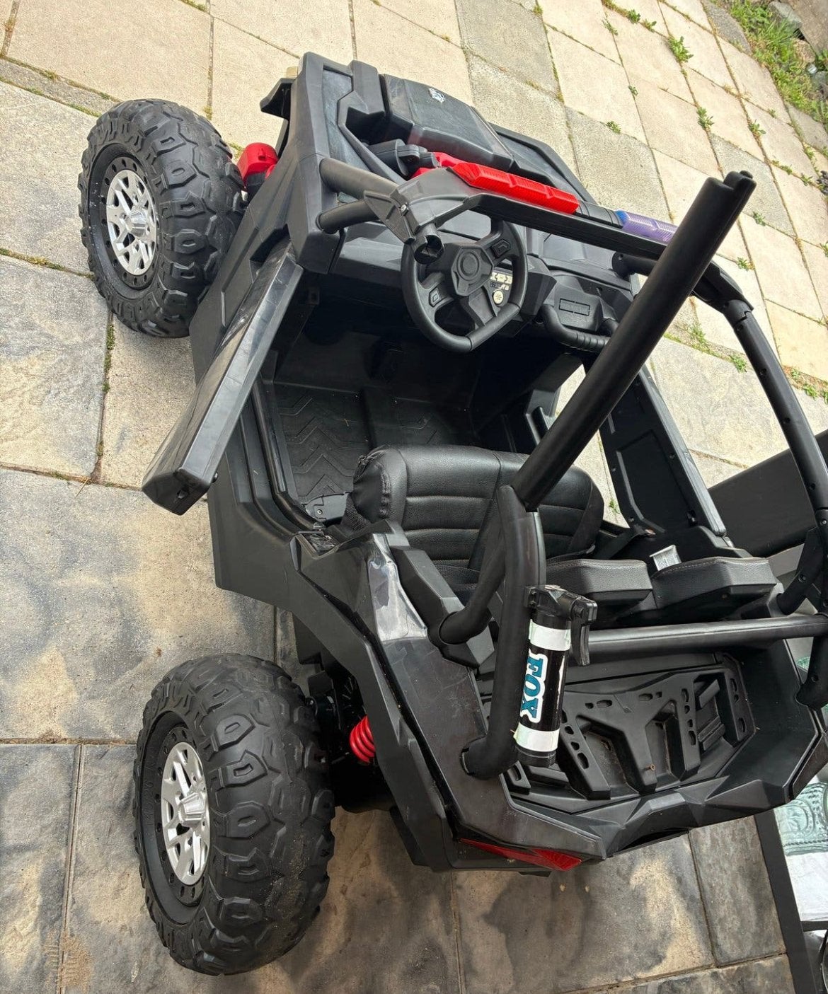 Robuuste elektrische kinderjeep - Nieuwe accu nodig, Ophalen, Gebruikt