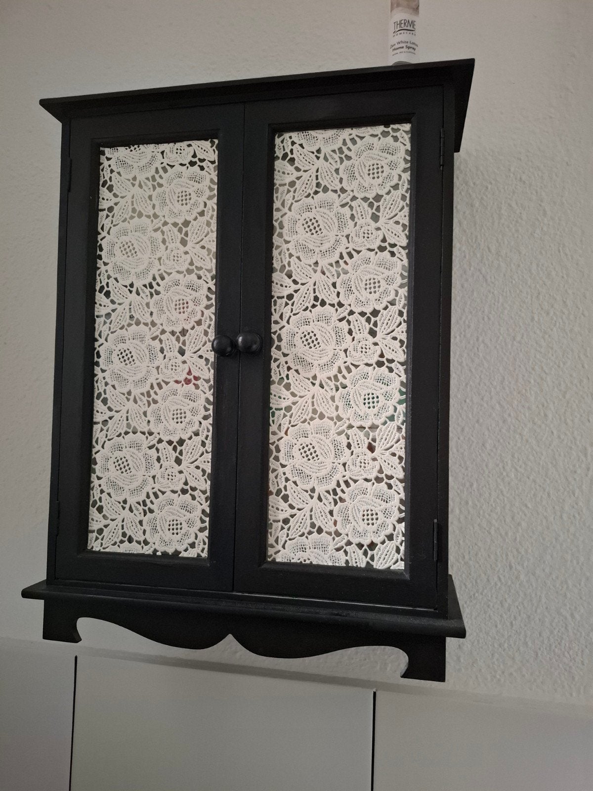 Brocant toiletkastje zwart met kant, 49x38x14 cm, Ophalen of Verzenden