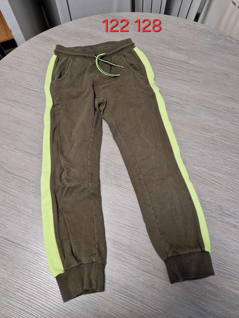 Joggingbroek maat 122 128 hema groen, Kinderen en Baby's, Kinderkleding | Maat 122, Broek, Ophalen of Verzenden, Zo goed als nieuw