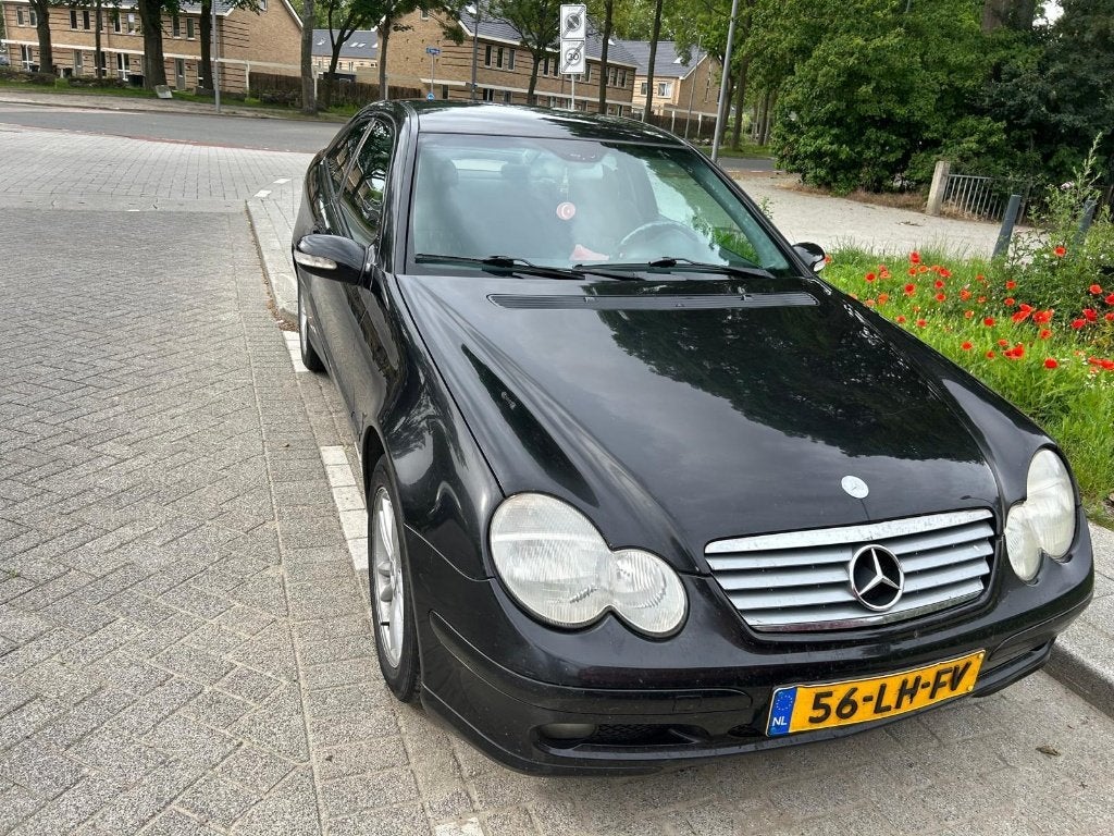 Zeer nette, slechts 103.072 km, Mercedes C180 Kompressor, Auto's, Mercedes-Benz, 4 stoelen, 1796 cc, 75 €/maand, Handgeschakeld