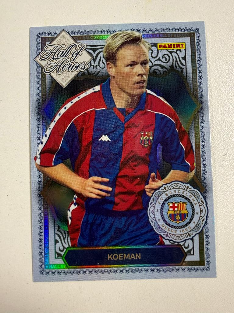 Koeman Hall of Heroes Panini Club FC Barcelona 2025-26, Ophalen of Verzenden, Nieuw, Buitenlandse clubs, Poster, Plaatje of Sticker