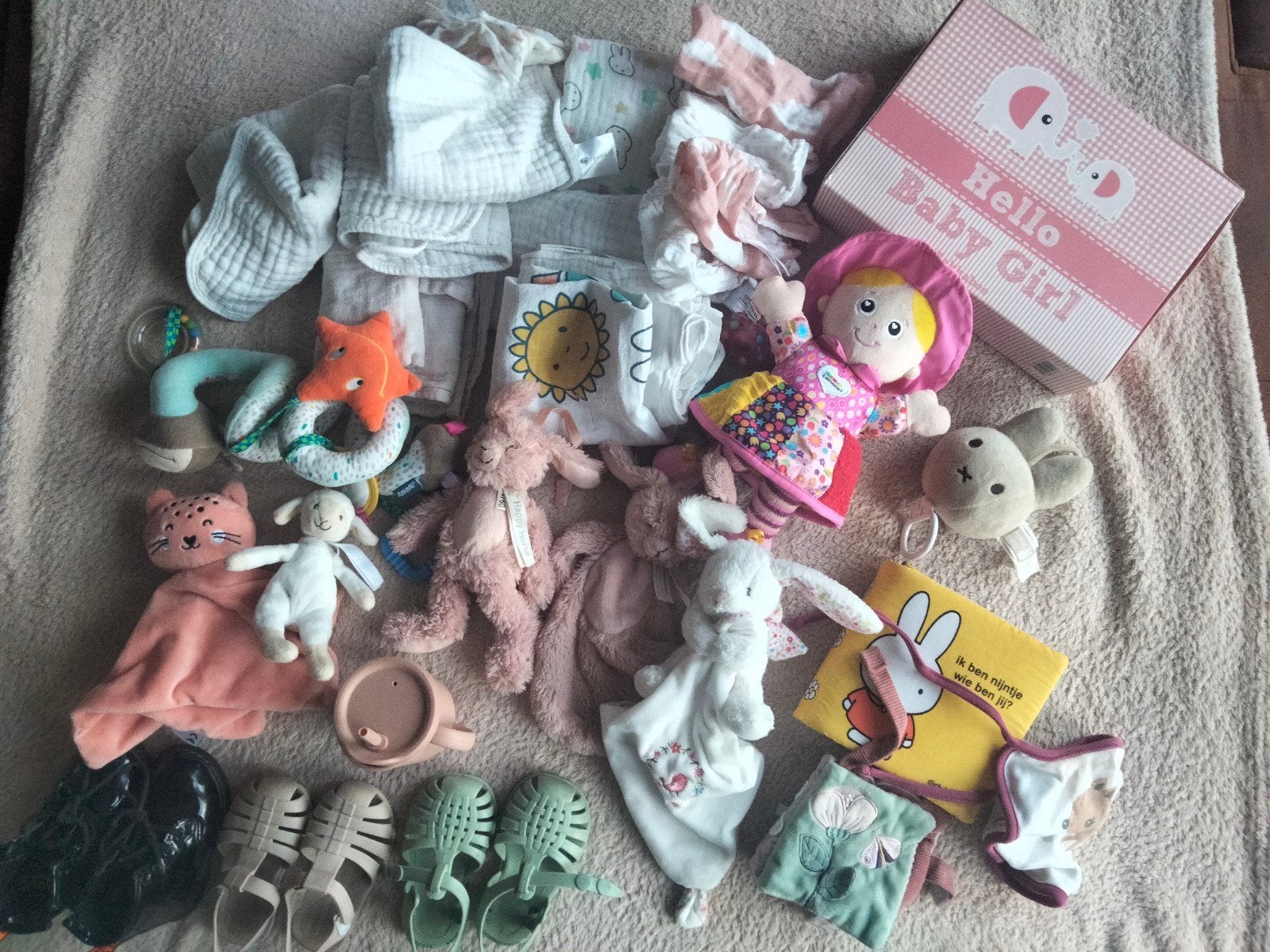Diverse knuffels en baby meisje speelgoed pakket, Gebruikt, Overige merken, Met geluid, Konijn