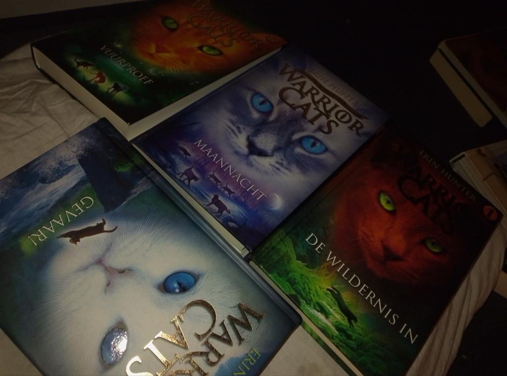 Warrior Cats boeken - Deel 1, 2, 4 5, 6 en Maannacht, Boeken, Ophalen of Verzenden, Gelezen, Erin Hunter, Nederland
