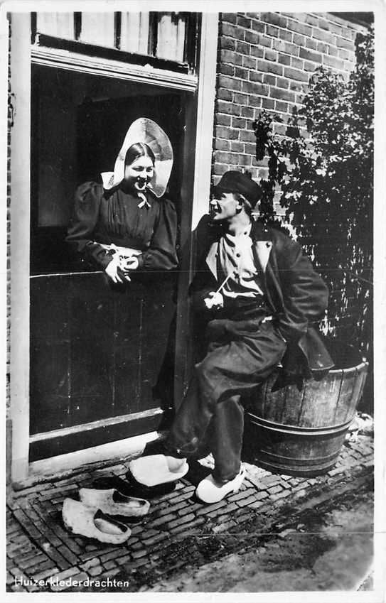 300-144-003 Huizen Klederdrachten, Verzenden, Voor 1920, Noord-Holland