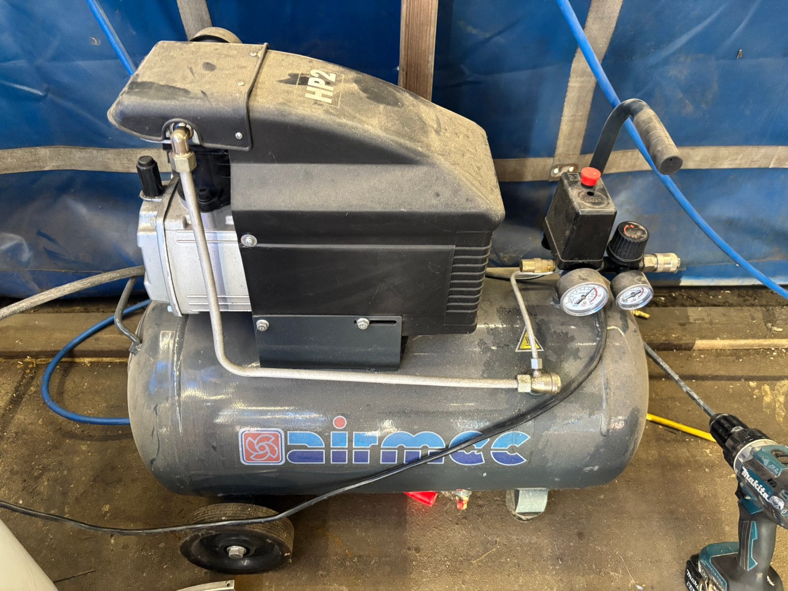 Airmec Compressor, luchtslang,naaldbikhamer,waterafscheider, Ophalen, 6 tot 10 bar, Zo goed als nieuw, 25 tot 100 liter