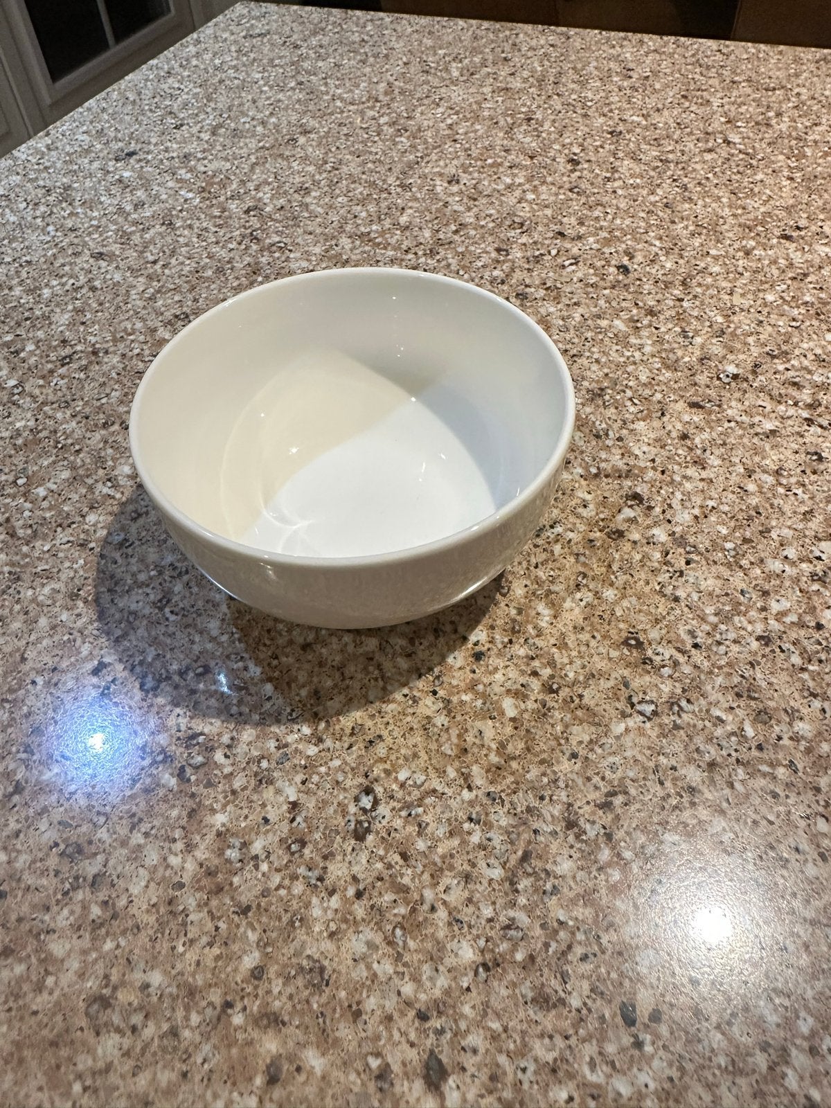 Gezocht: Crèmekleurige (yoghurt)schaaltjes Vienna Blokker, Porselein of Keramiek, Schaal, Vaatwasserbestendig, Rond