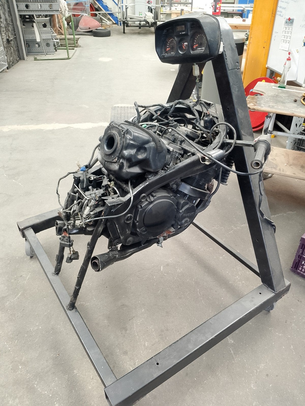 Suzuki GSXF 1100 motorblok met kabelboom en steun, Ophalen
