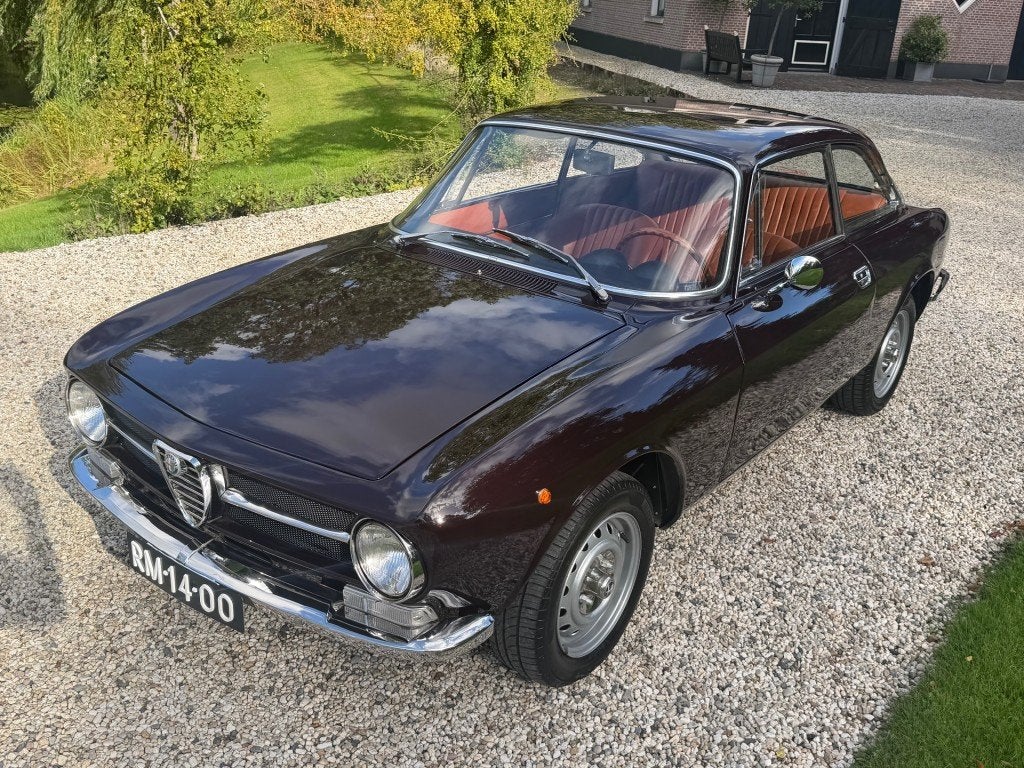 Alfa romeo GT 1300 GT Junior 1972 GERESTAUREERD, Bruin, 4 stoelen, Bedrijf, Handgeschakeld