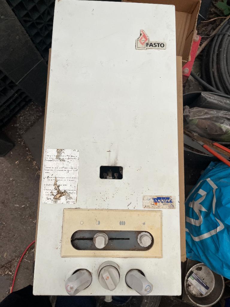 Fasto f1450 keukengeiser voor butaan, propaan flessengas, Doe-het-zelf en Verbouw, Geisers en Boilers, Ophalen, Gebruikt, Geiser