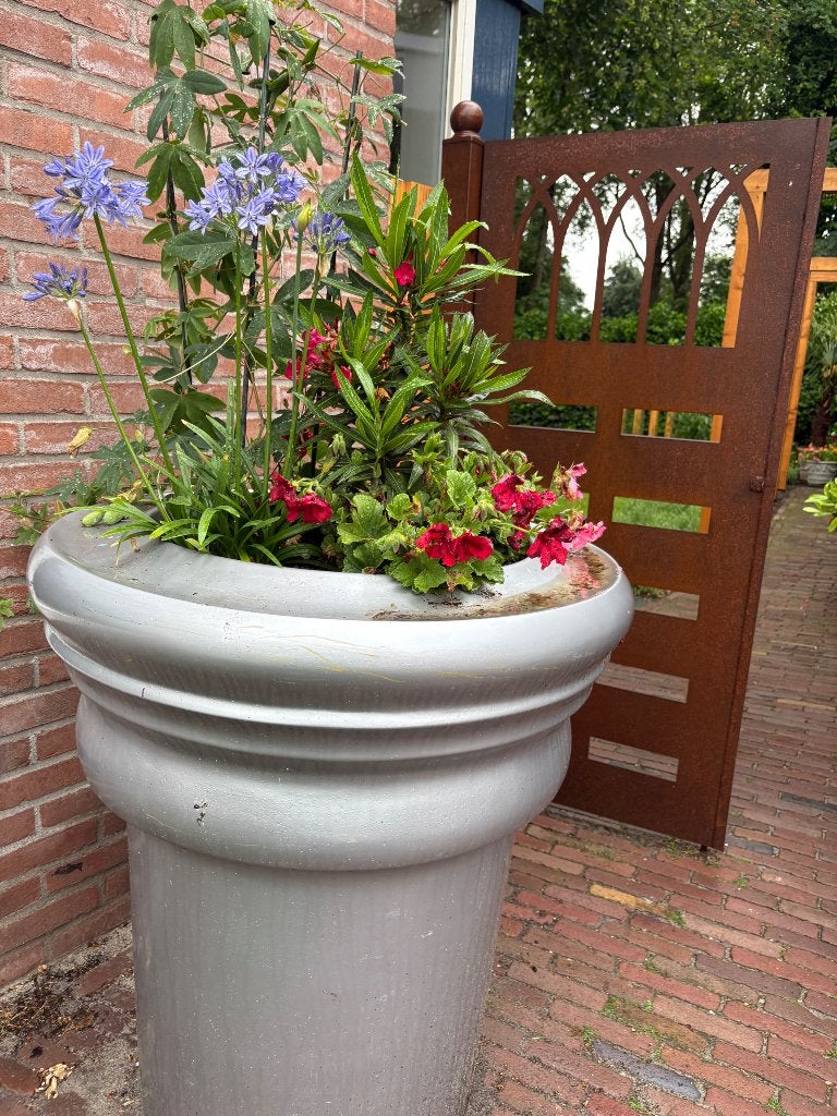 XXL bloembak - Porsche dealer, Tuin en Terras, Bloembakken en Plantenbakken, Kunststof, Rond, Ophalen of Verzenden, Zo goed als nieuw
