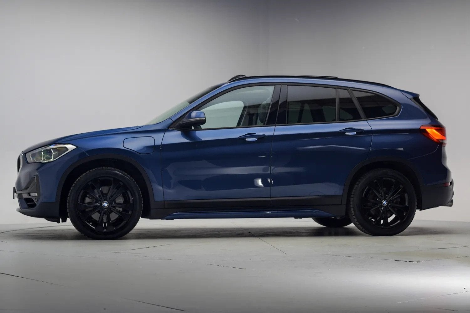 BMW X1 xDrive25e High Executive Sport Aut. [ Panorama Trekha, Auto's, 125 pk, Gebruikt, 750 kg, Blauw