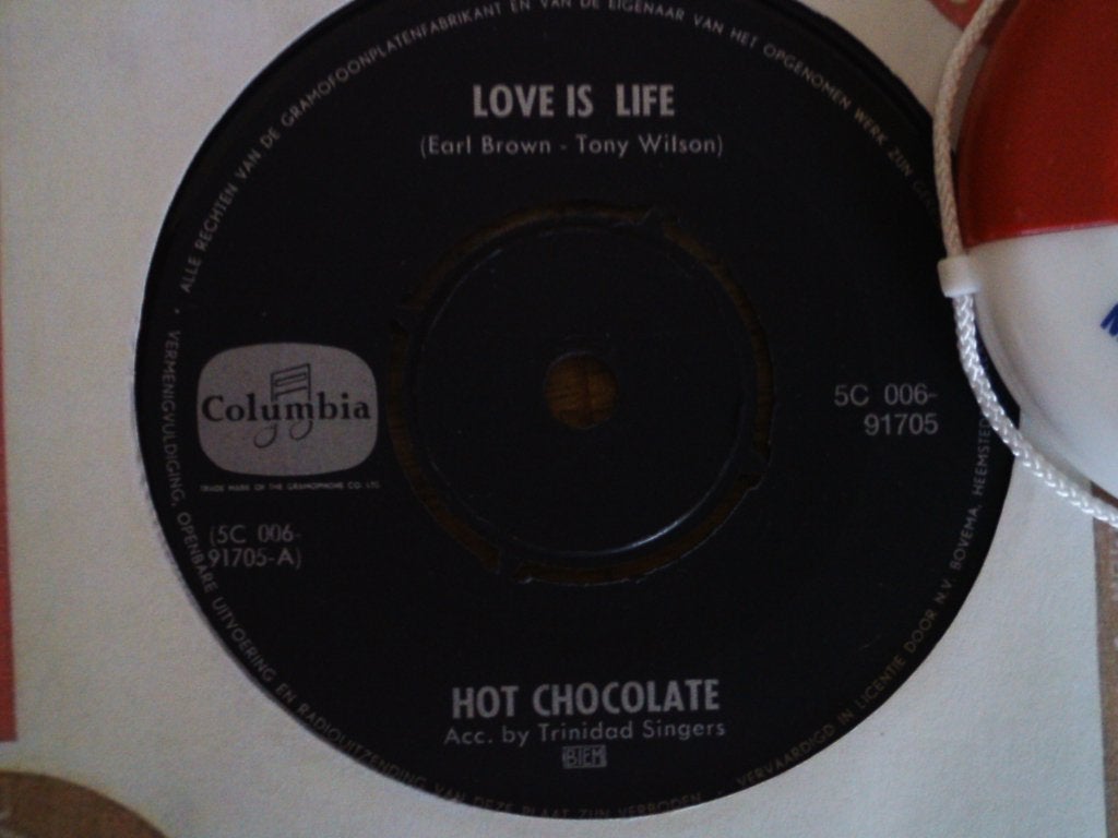 Hot Chocolate - Love Is Life /// pretty girls 6a, 7 inch, Ophalen of Verzenden, Zo goed als nieuw, Pop