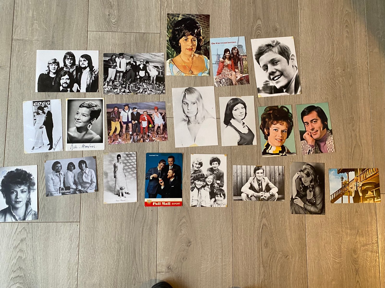 Lot 21 stuks originele promofoto’s ned artiesten 60/70, Verzamelen, Ophalen of Verzenden, Foto of Kaart, Gesigneerd